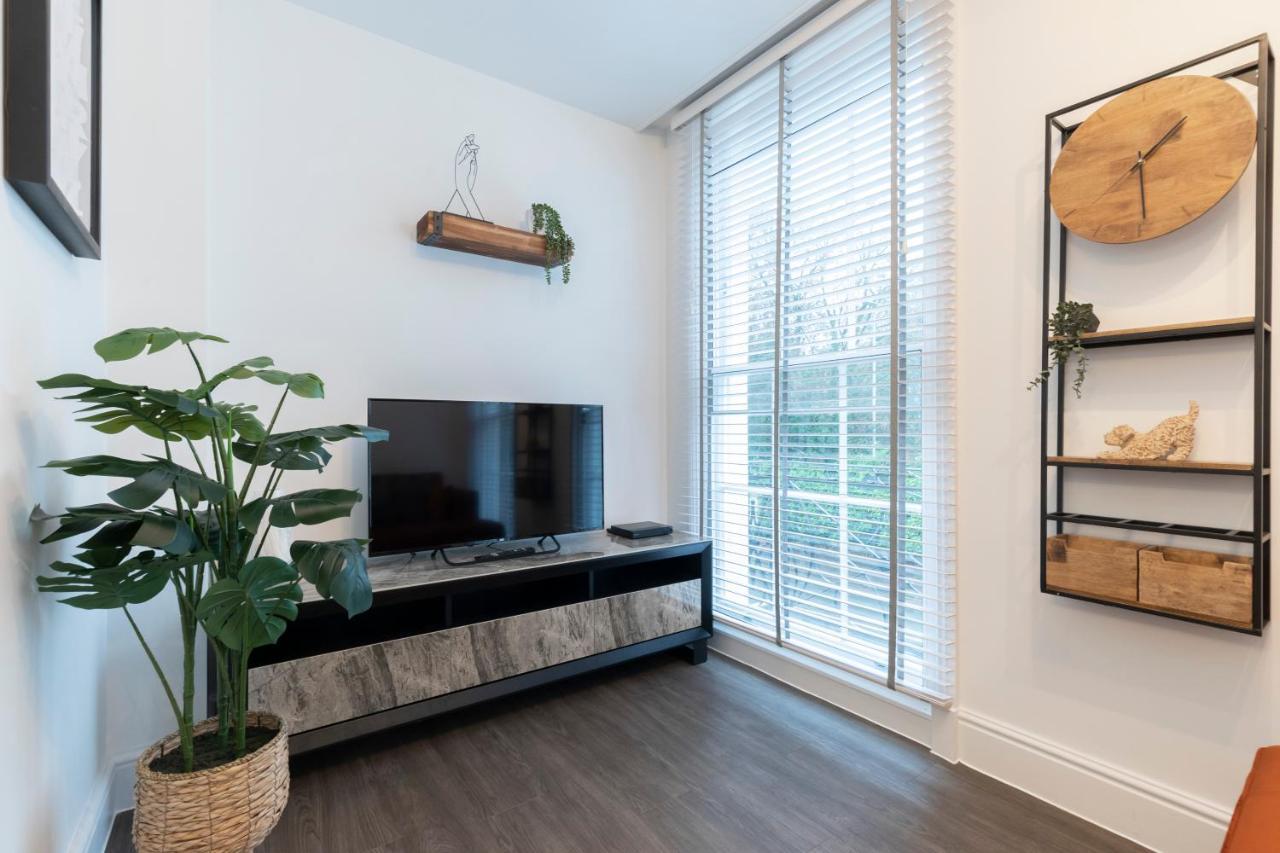 Elliot Oliver - Luxury 2 Bedroom Regency Apartment With Parking & Ev Charger เชลเทนแฮม ภายนอก รูปภาพ